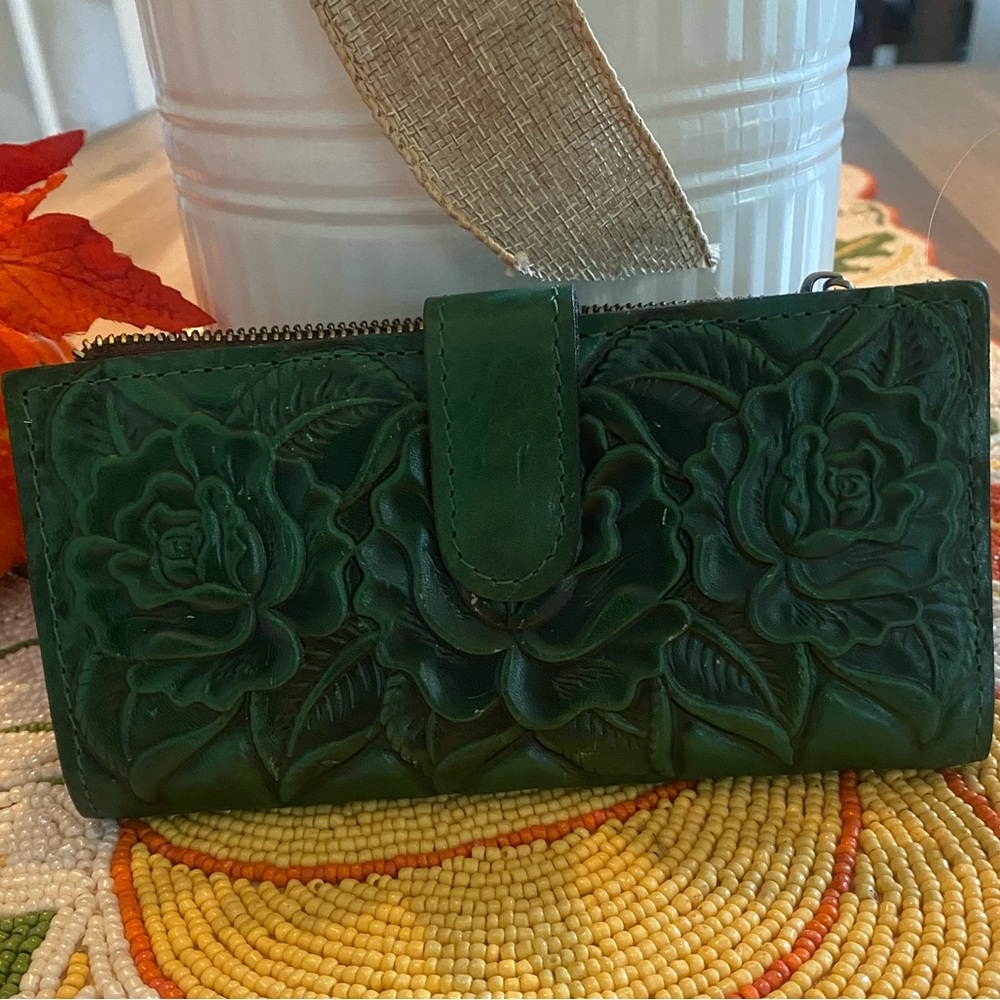 EUC Patricia Nash tooled leather wallet